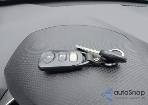 2013 Hyundai Veloster Base W/Black from USA, damaged, VIN KMHTC6AD7DU179382